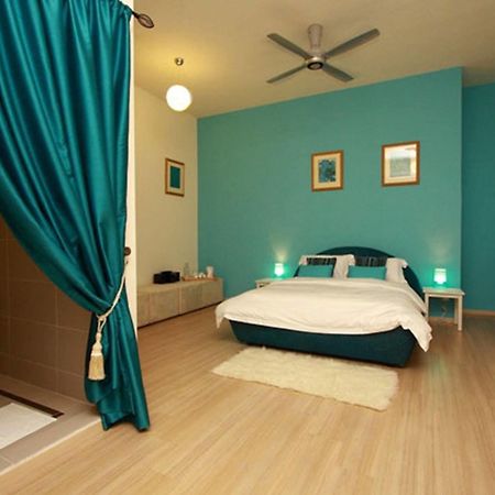 Chymes Hotel Tanjung Bungah  Bagian luar foto