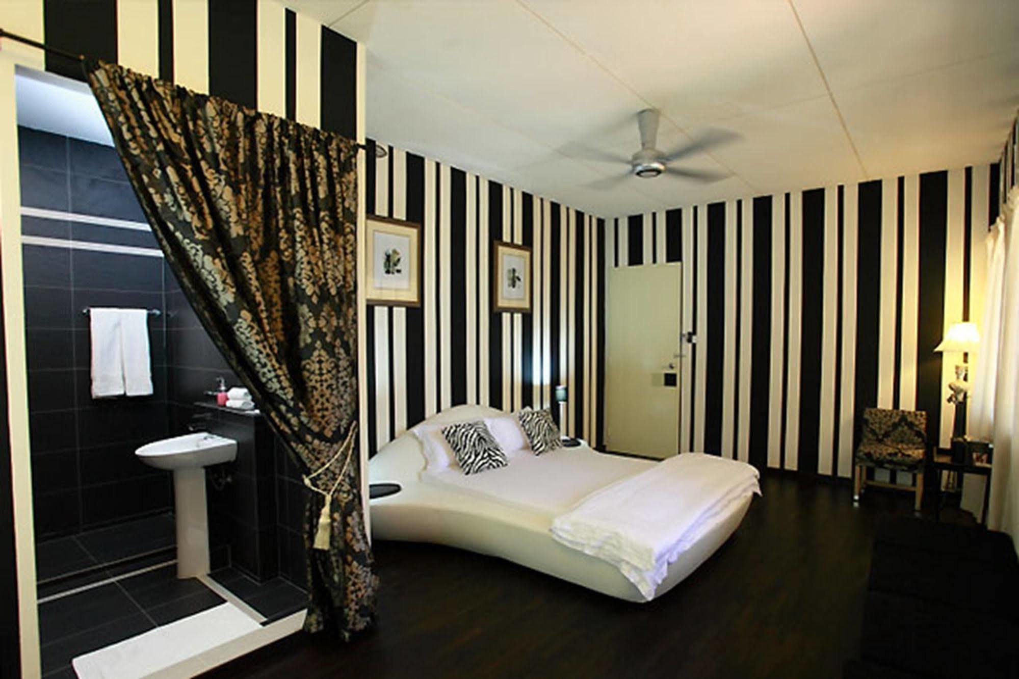 Chymes Hotel Tanjung Bungah  Bagian luar foto