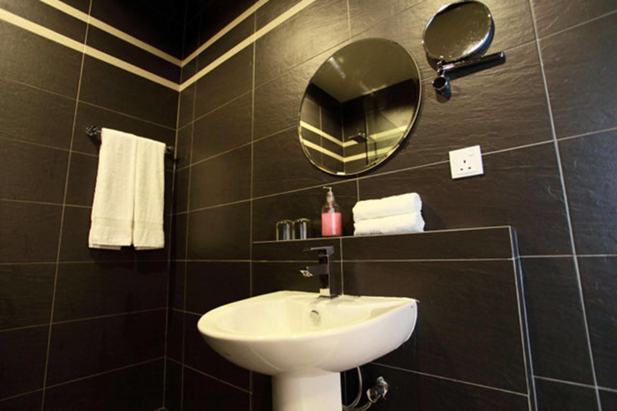 Chymes Hotel Tanjung Bungah  Bagian luar foto