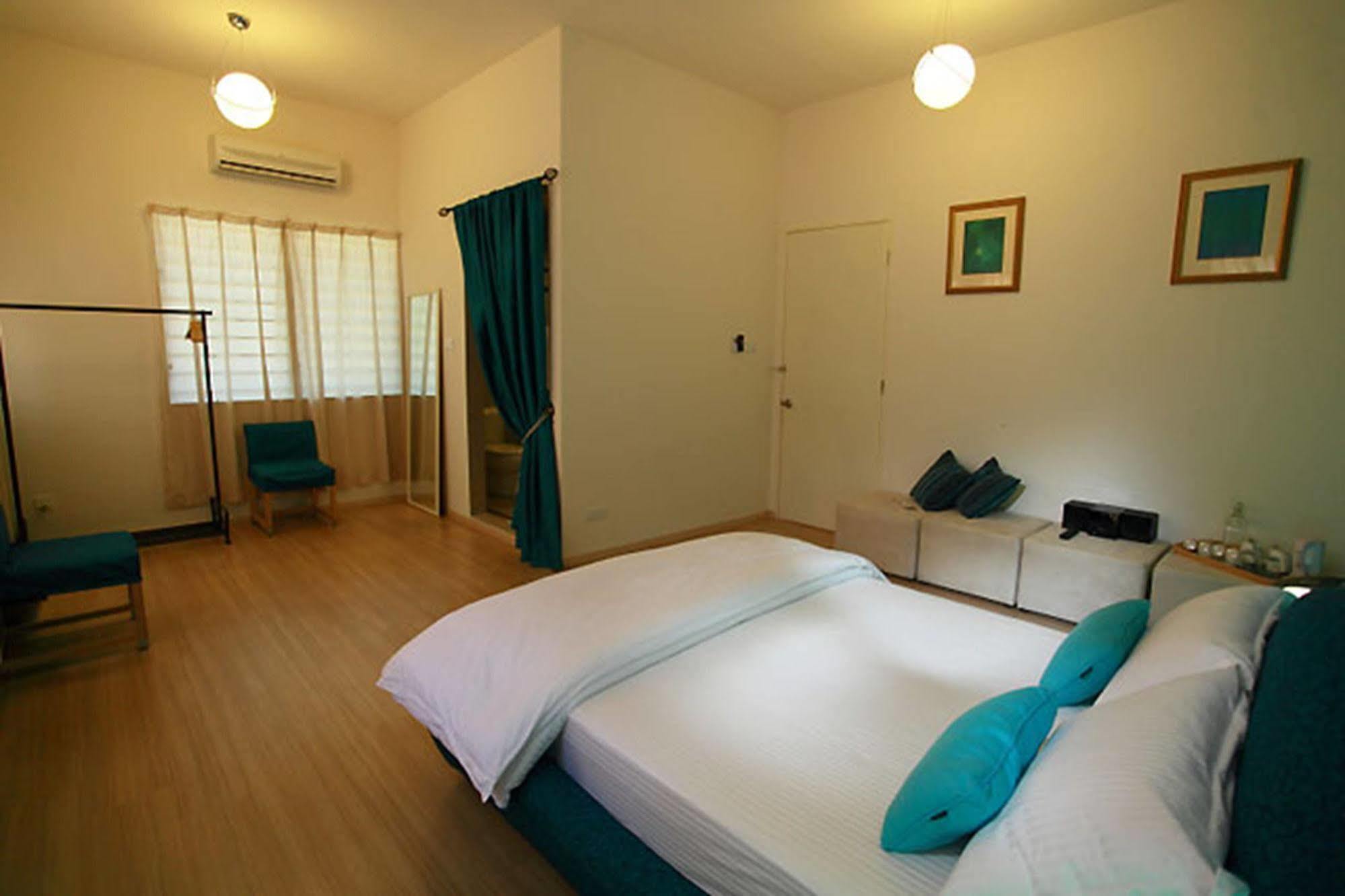Chymes Hotel Tanjung Bungah  Bagian luar foto