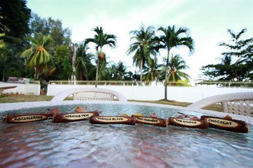 Chymes Hotel Tanjung Bungah  Bagian luar foto